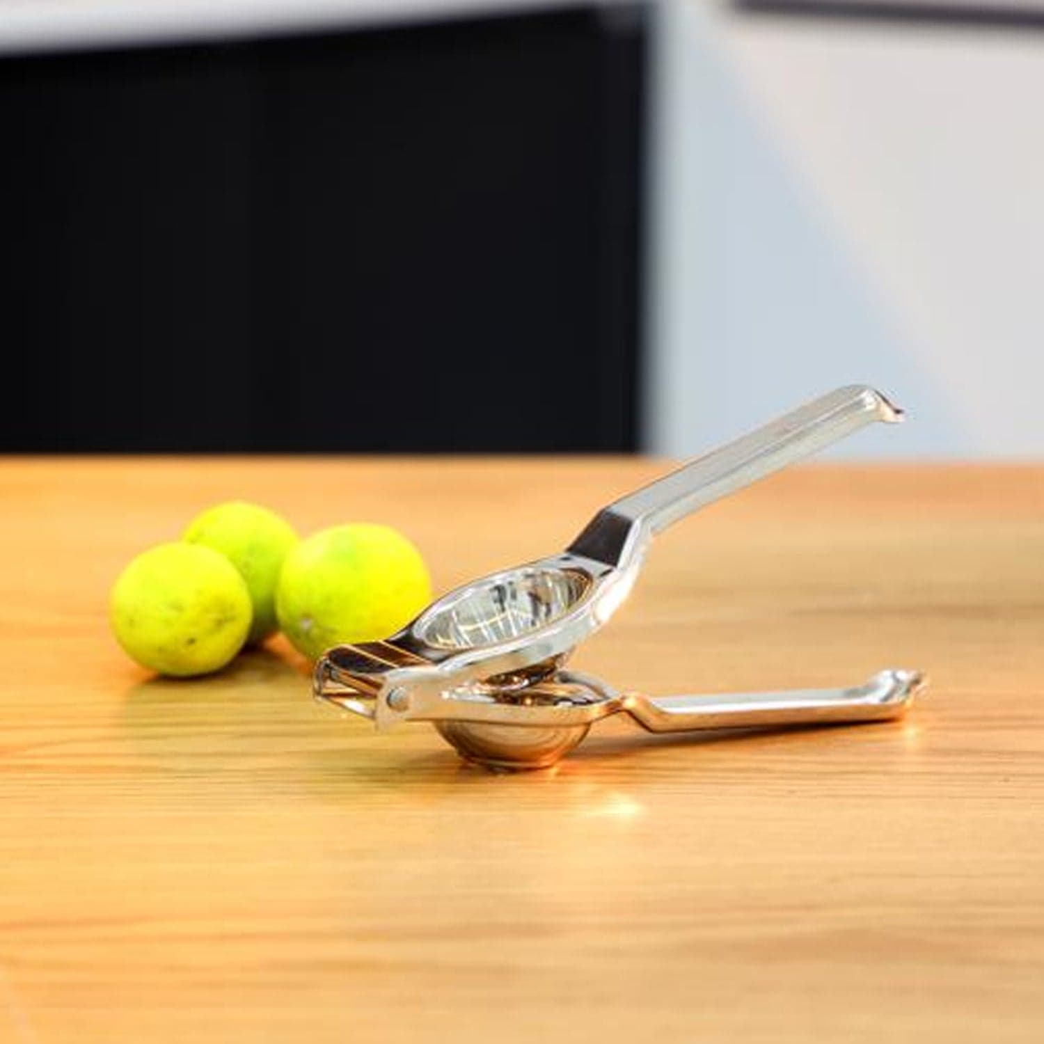 Stainless Steel Lemon Squeezer for Efficient Juice Extraction thumbnail 5