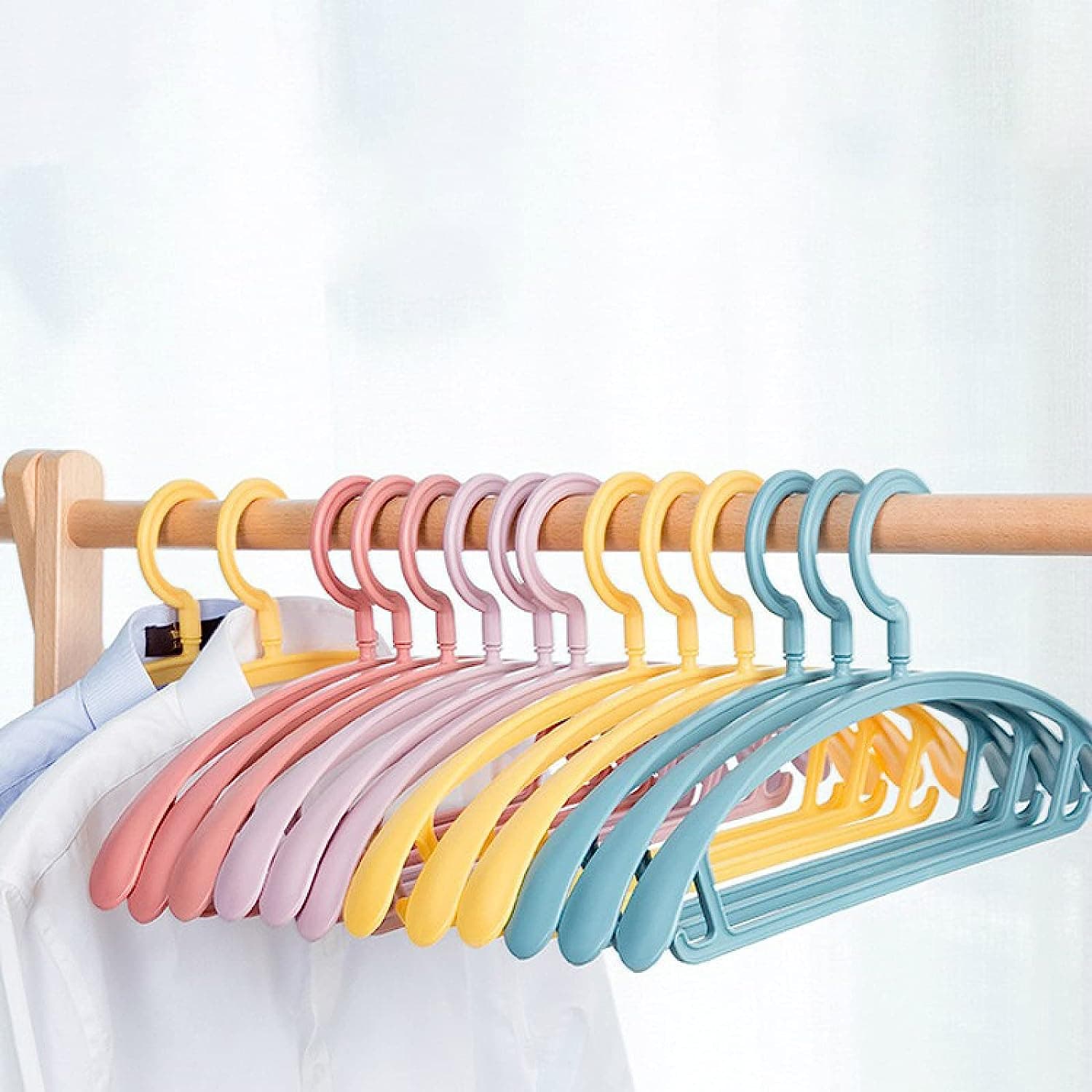 Plastic Clothes Hangers, Slim & Durable Space-Saving Hangers (10 Pack) thumbnail 2