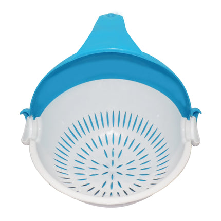 Handle-equipped bowl and strainer for convenient fruit and vegetable washing.