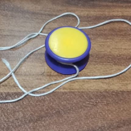 Small yoyo toy with string, rotating yoyo toy, brain exerciser for kids