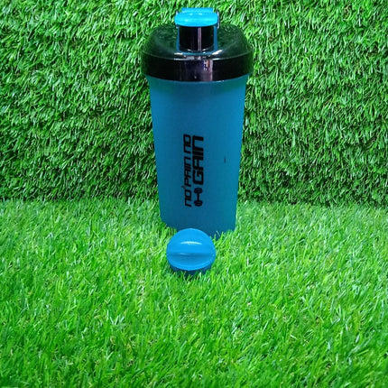 Shaker bottle with 3 compartments for protein powder