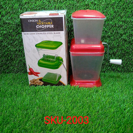 Quick cutter for onions and vegetables with rotating blades.