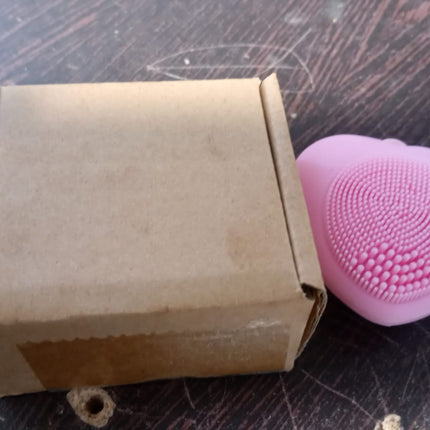 Silicone exfoliating face brush in heart shape for womenâ€™s skin care