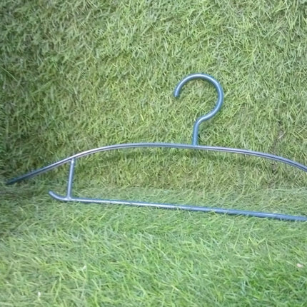 Durable and sleek plastic hangers (10pc)