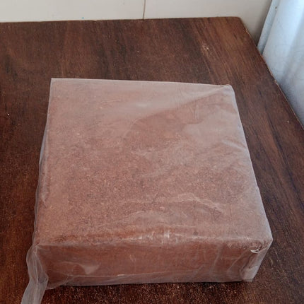 Cocopeat Block Organic Fertilizer and Soil Manure Potting Mixture for Home Gardening and Potted Plants (1 KG.)