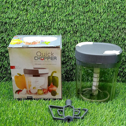 Practical chopper and slicer with a clear bowl for visible chopping and slicing